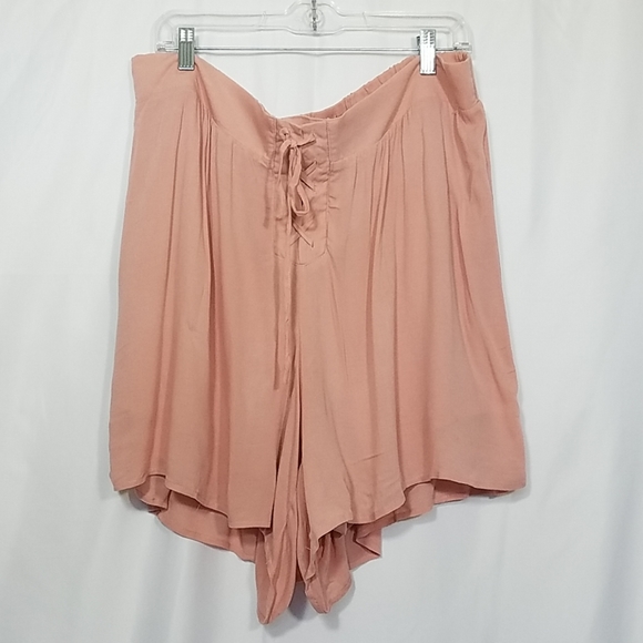 torrid Pants - Torrid Peach  Lace Up Crepe Short Size 2X